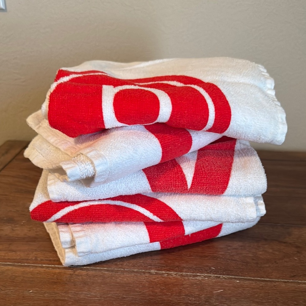 Pre-owned set of 6 Pure Barre towels